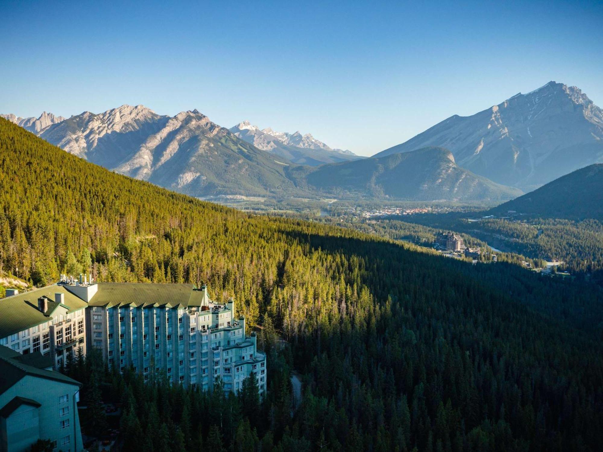 The Rimrock Resort Hotel Banff Exterior photo